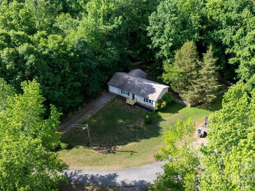 2120 40th Avenue Court, Hickory, NC 28601.  MLS# CAR4381724, YatesRealty ID 21716. 