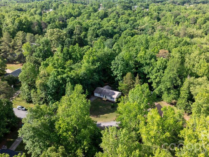 2120 40th Avenue Court, Hickory, NC 28601.  MLS# CAR4381724, YatesRealty ID 21716. 
