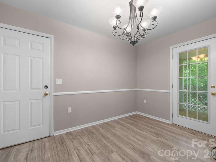 2120 40th Avenue Court, Hickory, NC 28601.  MLS# CAR4381724, YatesRealty ID 21716. Dining area