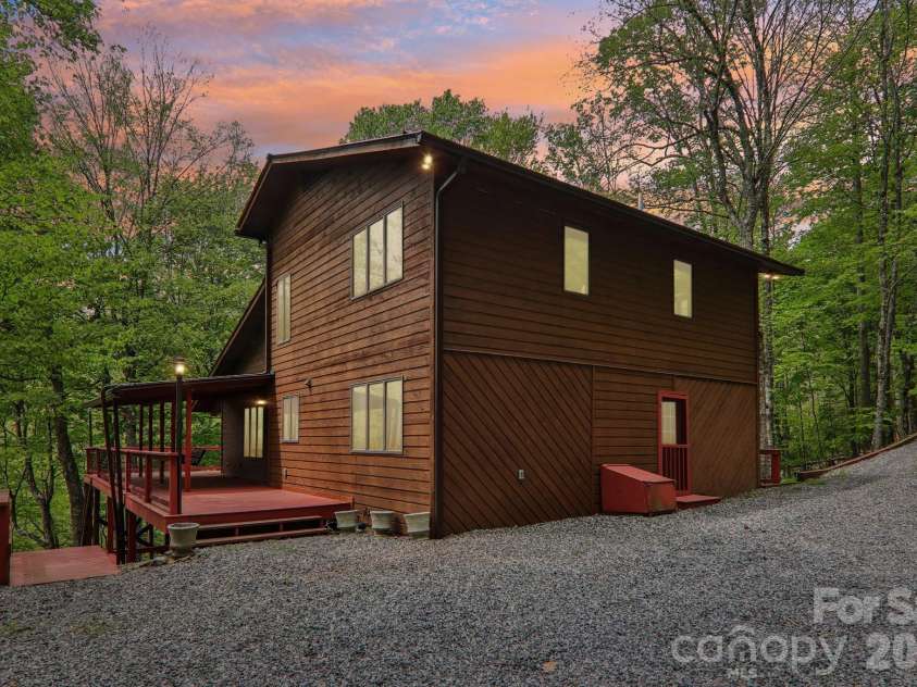 101 Oak Ridge Court, Mars Hill, NC 28754.  MLS# CAR4381785, YatesRealty ID 21717. 