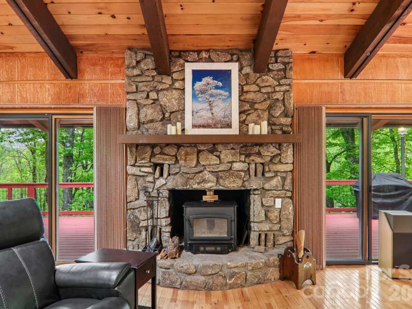 101 Oak Ridge Court, Mars Hill, NC 28754.  MLS# CAR4381785, YatesRealty ID 21717. 