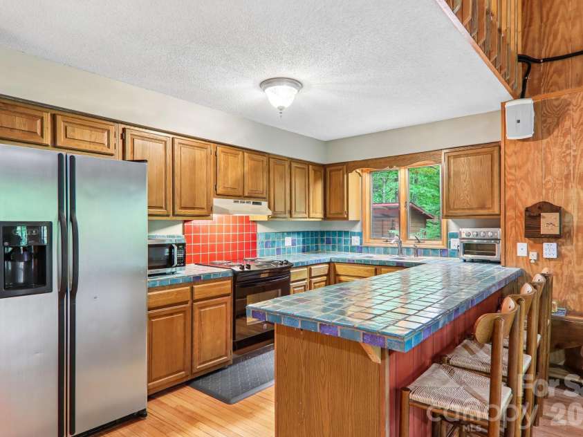 101 Oak Ridge Court, Mars Hill, NC 28754.  MLS# CAR4381785, YatesRealty ID 21717. 