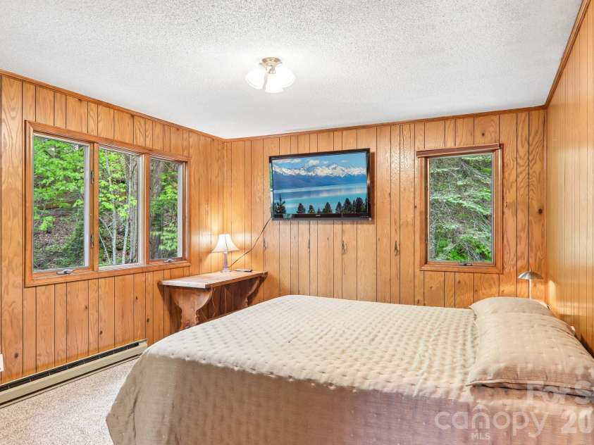 101 Oak Ridge Court, Mars Hill, NC 28754.  MLS# CAR4381785, YatesRealty ID 21717. 
