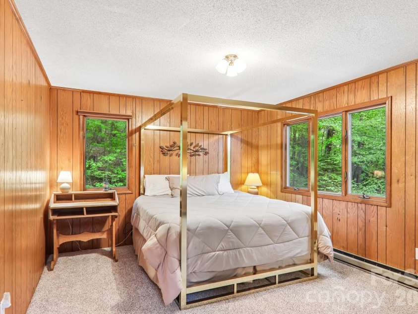 101 Oak Ridge Court, Mars Hill, NC 28754.  MLS# CAR4381785, YatesRealty ID 21717. 