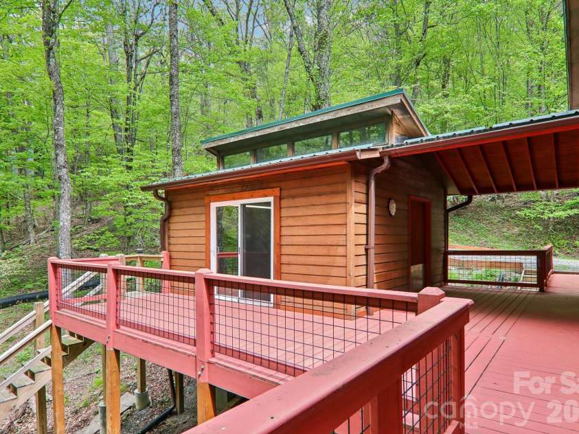 101 Oak Ridge Court, Mars Hill, NC 28754.  MLS# CAR4381785, YatesRealty ID 21717. 