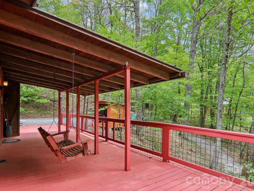 101 Oak Ridge Court, Mars Hill, NC 28754.  MLS# CAR4381785, YatesRealty ID 21717. 