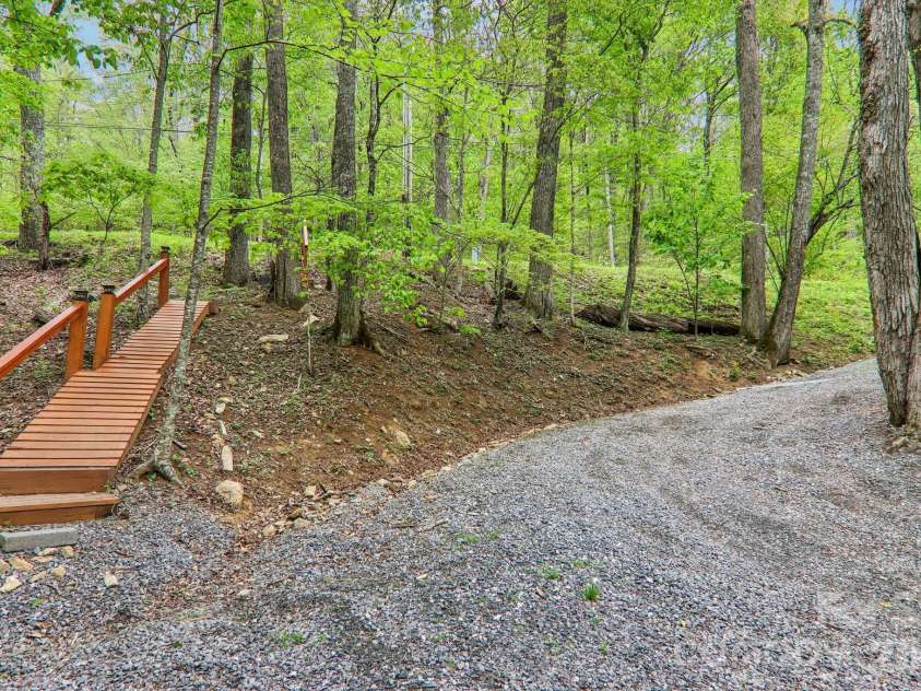 101 Oak Ridge Court, Mars Hill, NC 28754.  MLS# CAR4381785, YatesRealty ID 21717. 