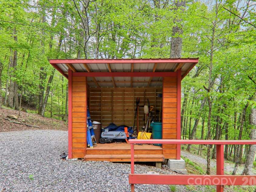 101 Oak Ridge Court, Mars Hill, NC 28754.  MLS# CAR4381785, YatesRealty ID 21717. 