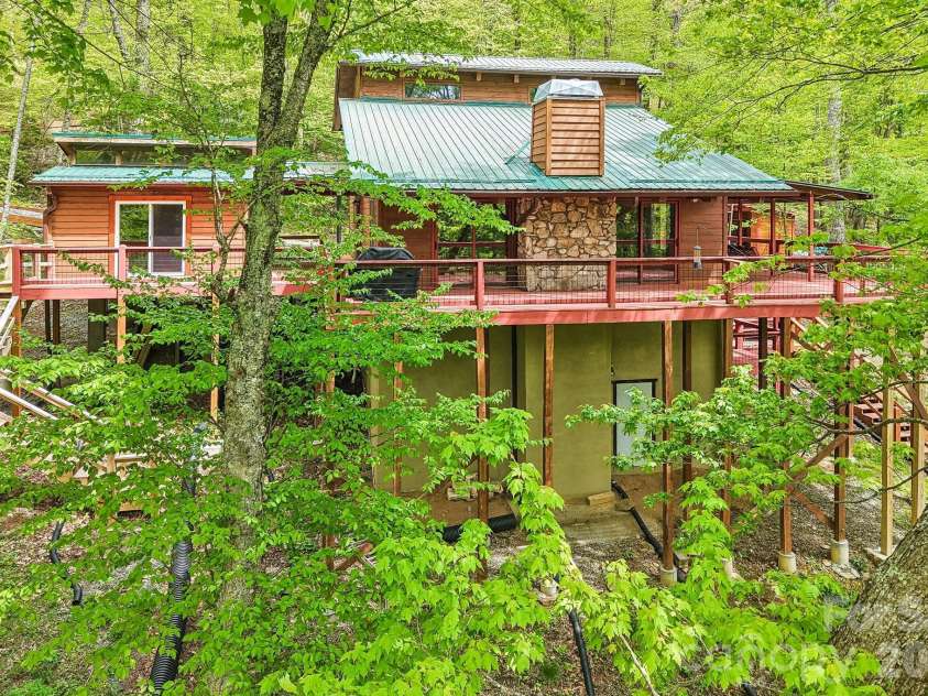 101 Oak Ridge Court, Mars Hill, NC 28754.  MLS# CAR4381785, YatesRealty ID 21717. 
