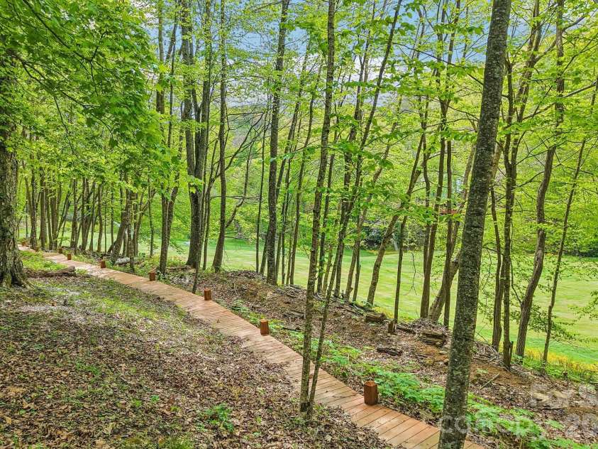 101 Oak Ridge Court, Mars Hill, NC 28754.  MLS# CAR4381785, YatesRealty ID 21717. 