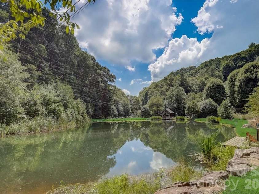 101 Oak Ridge Court, Mars Hill, NC 28754.  MLS# CAR4381785, YatesRealty ID 21717. 