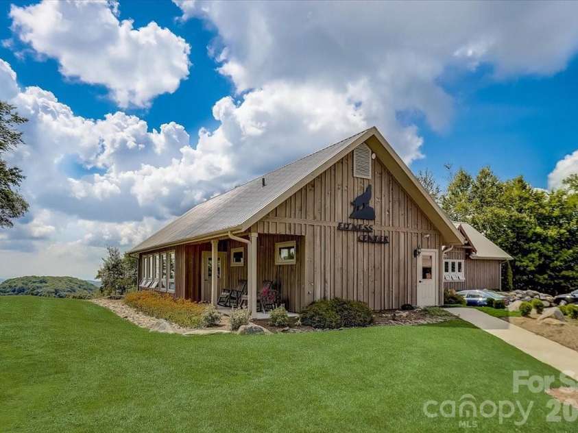101 Oak Ridge Court, Mars Hill, NC 28754.  MLS# CAR4381785, YatesRealty ID 21717. 