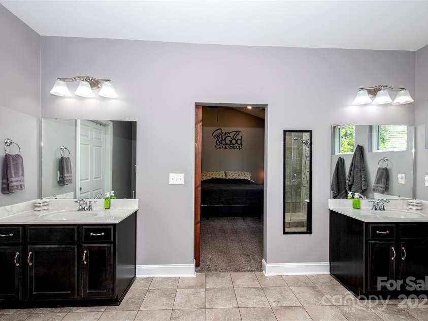 340 Hound Hollow Road, Camden, SC 29020.  MLS# CAR4240958, YatesRealty ID 21717. Dual Vanities