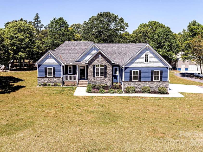 340 Hound Hollow Road, Camden, SC 29020.  MLS# CAR4240958, YatesRealty ID 21717. Front view in Winter