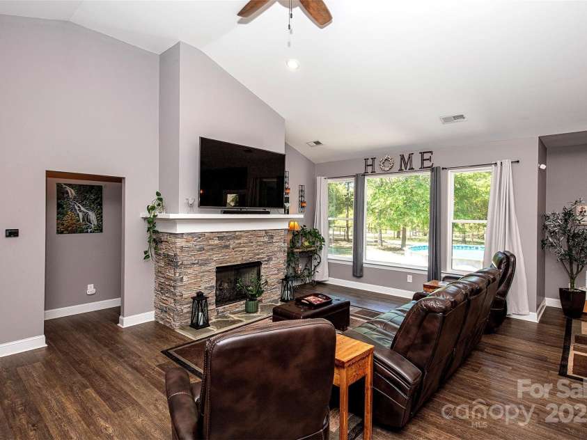 340 Hound Hollow Road, Camden, SC 29020.  MLS# CAR4240958, YatesRealty ID 21717. Lots of Natural Light