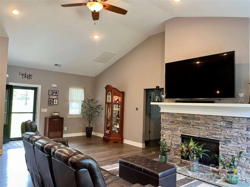 340 Hound Hollow Road, Camden, SC 29020.  MLS# CAR4240958, YatesRealty ID 21717. Open Concept