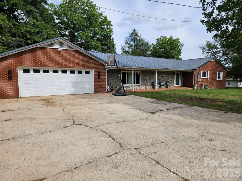 5136 Sherrill Drive, Granite Falls, NC 28630.  MLS# CAR4380585, YatesRealty ID 21718. 