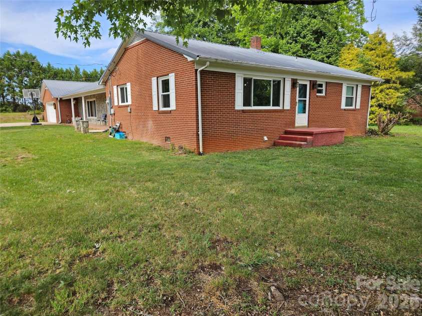 5136 Sherrill Drive, Granite Falls, NC 28630.  MLS# CAR4380585, YatesRealty ID 21718. 