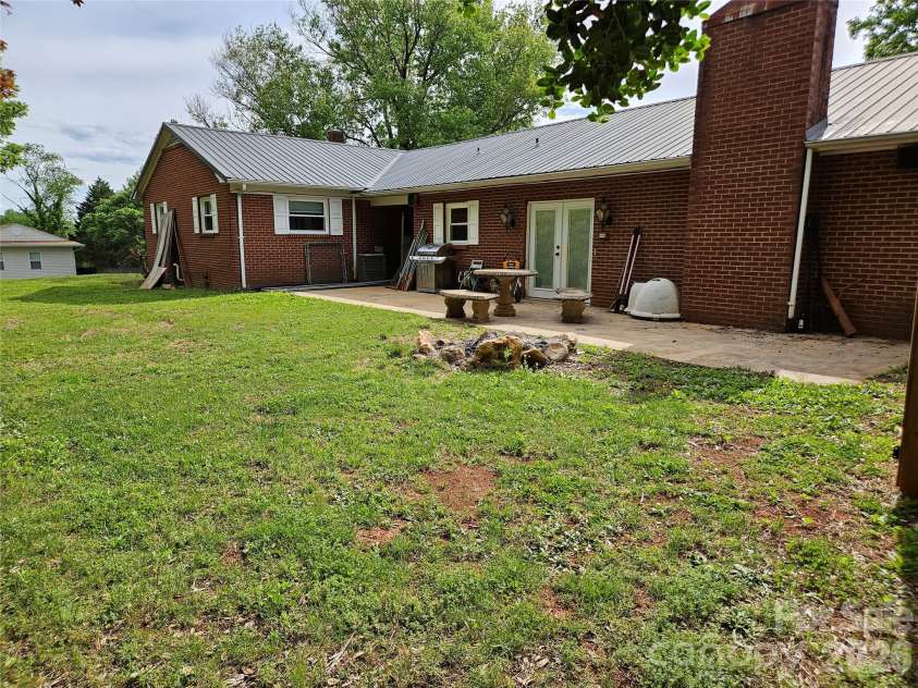 5136 Sherrill Drive, Granite Falls, NC 28630.  MLS# CAR4380585, YatesRealty ID 21718. 