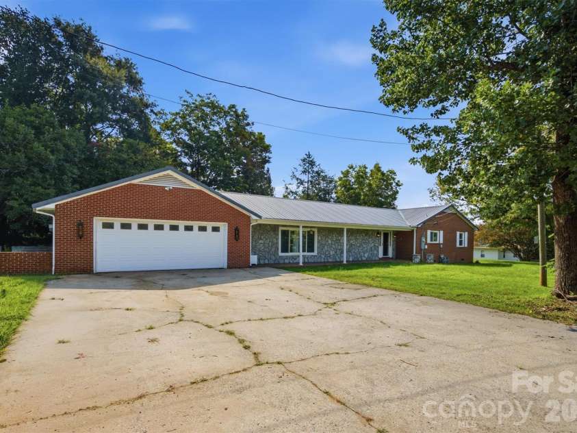 5136 Sherrill Drive, Granite Falls, NC 28630.  MLS# CAR4380585, YatesRealty ID 21718. 