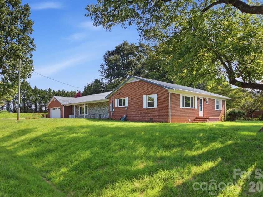 5136 Sherrill Drive, Granite Falls, NC 28630.  MLS# CAR4380585, YatesRealty ID 21718. 