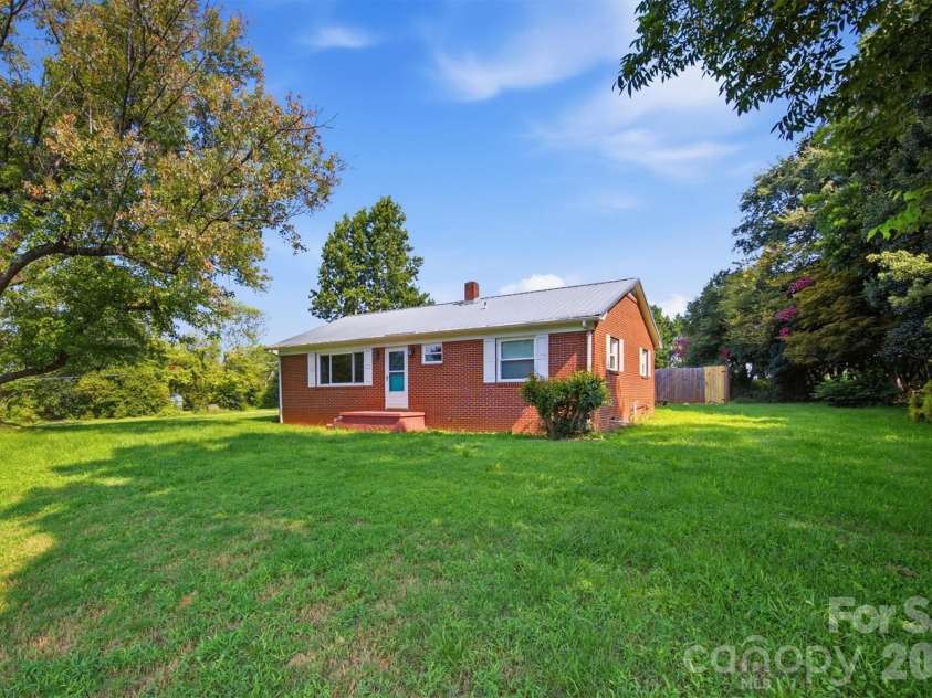 5136 Sherrill Drive, Granite Falls, NC 28630.  MLS# CAR4380585, YatesRealty ID 21718. 