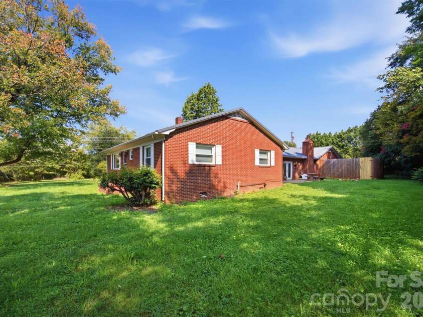 5136 Sherrill Drive, Granite Falls, NC 28630.  MLS# CAR4380585, YatesRealty ID 21718. 