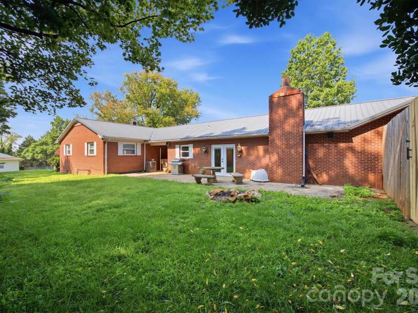 5136 Sherrill Drive, Granite Falls, NC 28630.  MLS# CAR4380585, YatesRealty ID 21718. 
