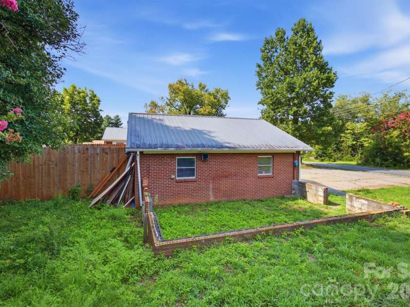 5136 Sherrill Drive, Granite Falls, NC 28630.  MLS# CAR4380585, YatesRealty ID 21718. 
