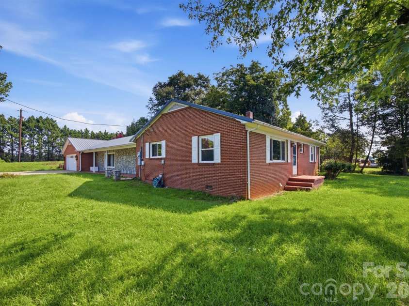 5136 Sherrill Drive, Granite Falls, NC 28630.  MLS# CAR4380585, YatesRealty ID 21718. 