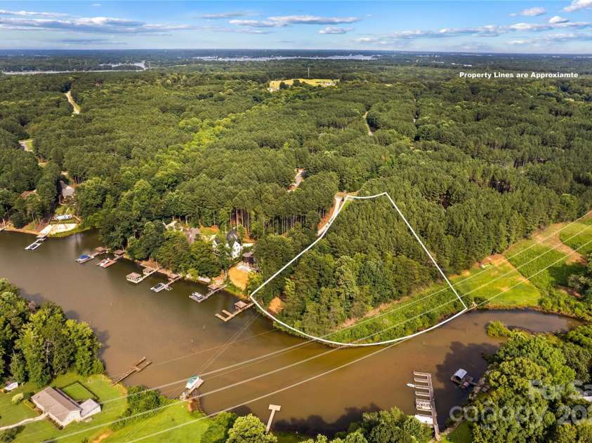 6644 Goose Point Drive, Denver, NC 28037.  MLS# CAR4274358, YatesRealty ID 21718. 