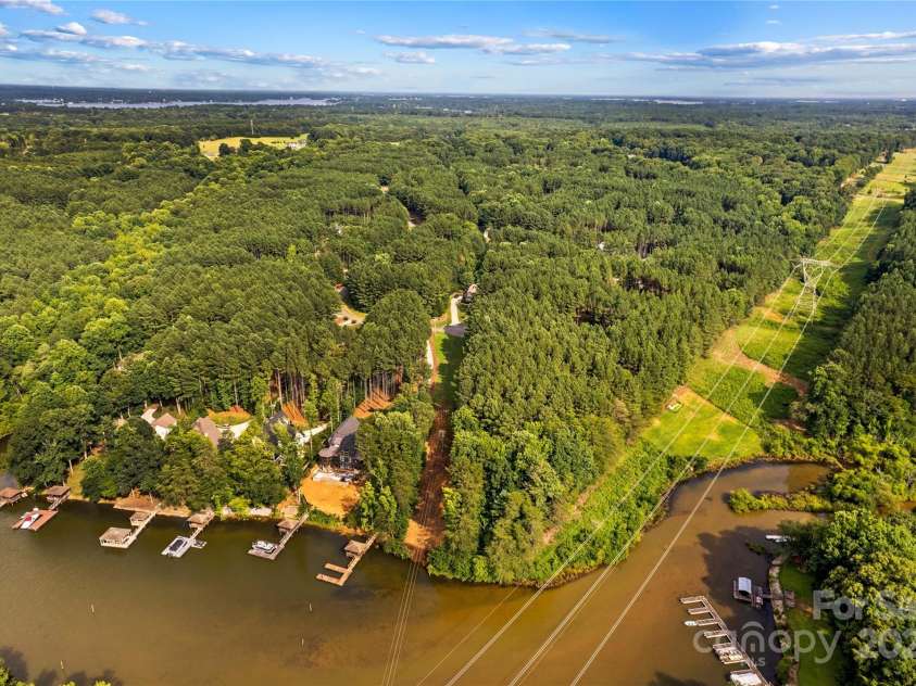 6644 Goose Point Drive, Denver, NC 28037.  MLS# CAR4274358, YatesRealty ID 21718. 