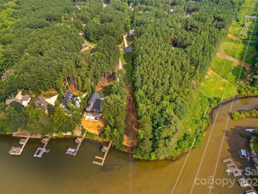 6644 Goose Point Drive, Denver, NC 28037.  MLS# CAR4274358, YatesRealty ID 21718. 