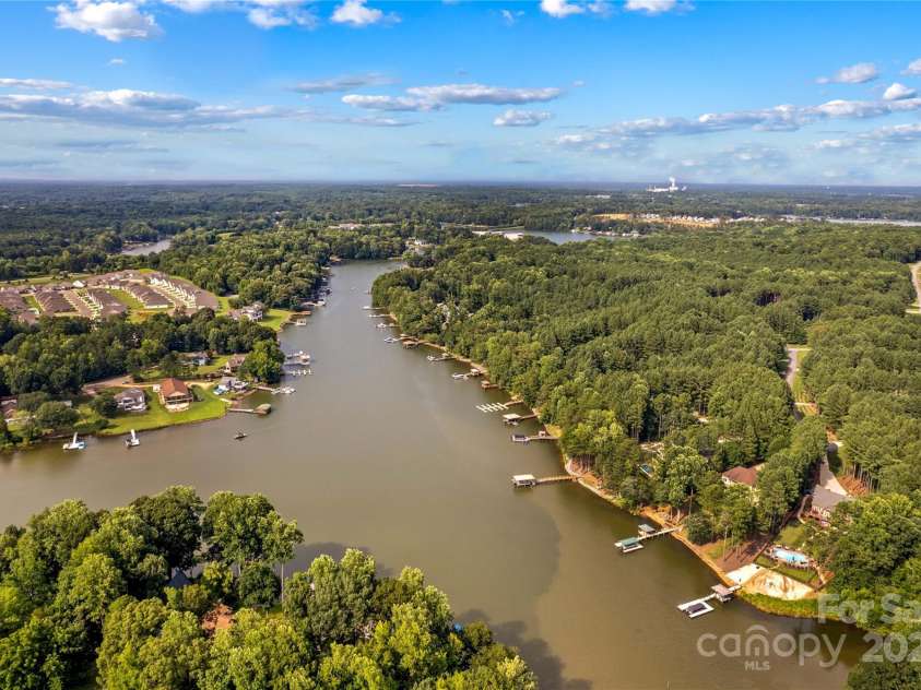 6644 Goose Point Drive, Denver, NC 28037.  MLS# CAR4274358, YatesRealty ID 21718. 