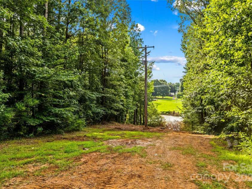 6644 Goose Point Drive, Denver, NC 28037.  MLS# CAR4274358, YatesRealty ID 21718. 