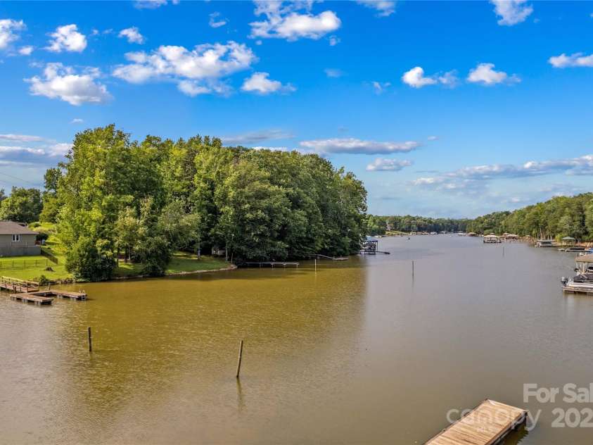 6644 Goose Point Drive, Denver, NC 28037.  MLS# CAR4274358, YatesRealty ID 21718. 