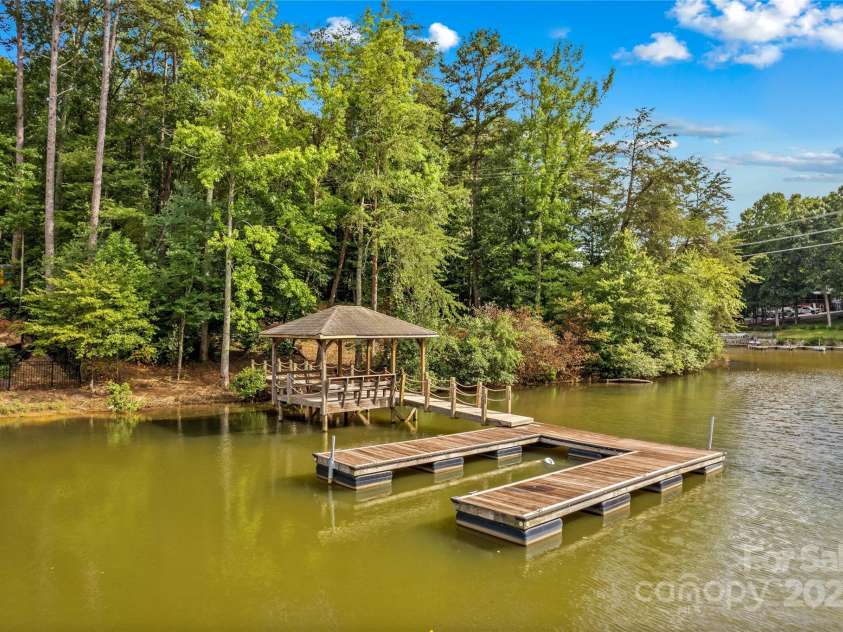 6644 Goose Point Drive, Denver, NC 28037.  MLS# CAR4274358, YatesRealty ID 21718. 