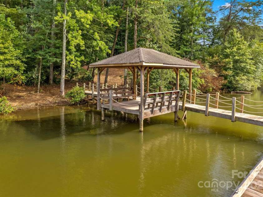 6644 Goose Point Drive, Denver, NC 28037.  MLS# CAR4274358, YatesRealty ID 21718. 