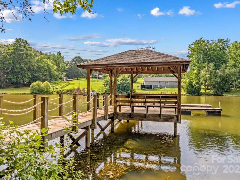 6644 Goose Point Drive, Denver, NC 28037.  MLS# CAR4274358, YatesRealty ID 21718. 