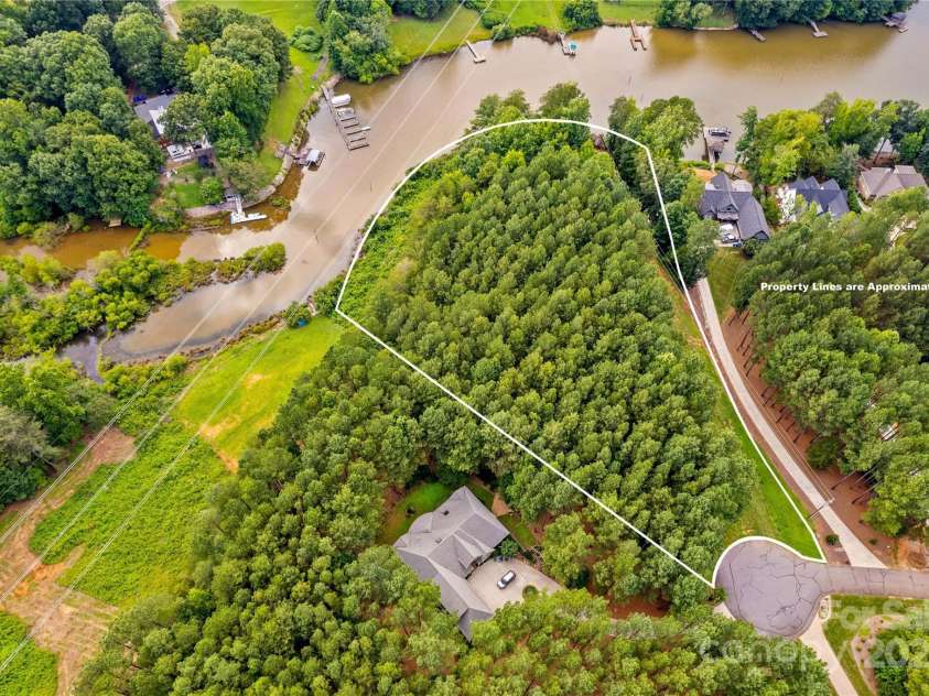 6644 Goose Point Drive, Denver, NC 28037.  MLS# CAR4274358, YatesRealty ID 21718. 