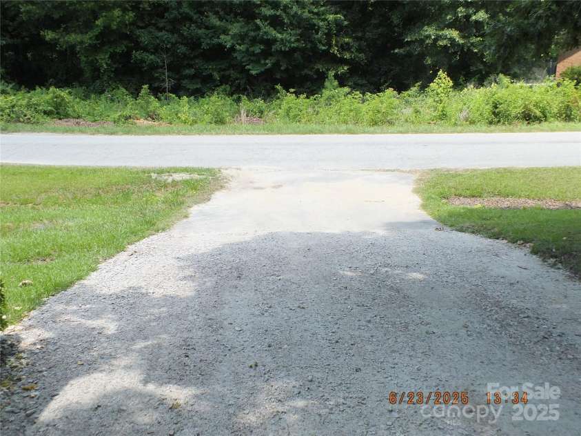 2116 Upson Drive, Lancaster, SC 29720.  MLS# CAR4274311, YatesRealty ID 21719. 