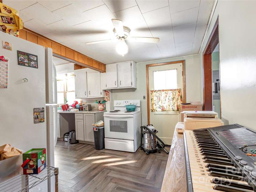 305 Mine Branch Road, Burnsville, NC 28714.  MLS# CAR4274436, YatesRealty ID 21724. 