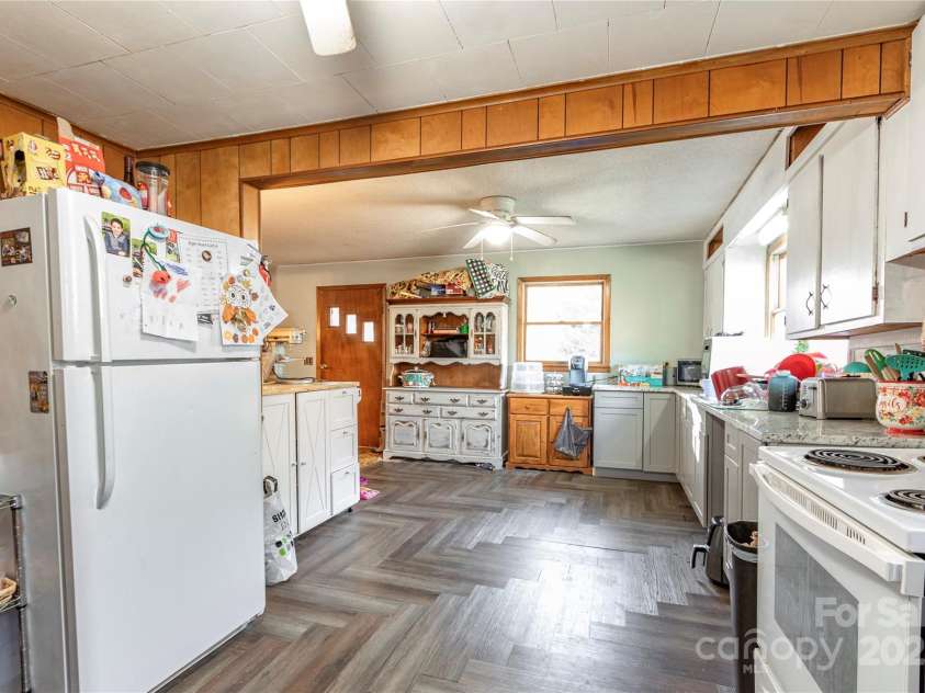 305 Mine Branch Road, Burnsville, NC 28714.  MLS# CAR4274436, YatesRealty ID 21724. 