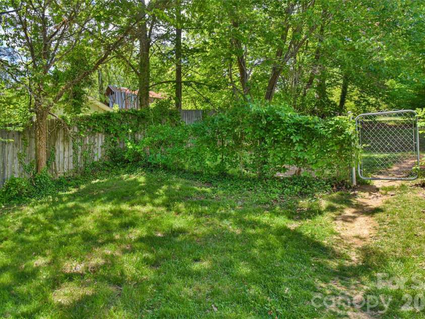101 Skyland Circle, Asheville, NC 28804.  MLS# CAR4381917, YatesRealty ID 21725. Backyard