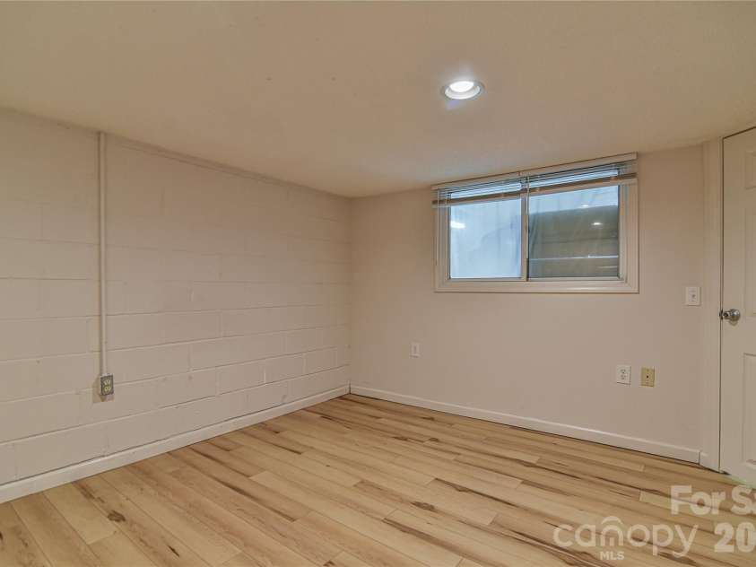 101 Skyland Circle, Asheville, NC 28804.  MLS# CAR4381917, YatesRealty ID 21725. Basement Bedroom