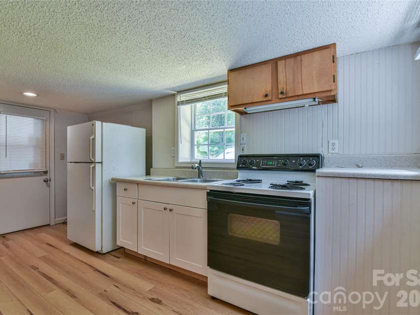101 Skyland Circle, Asheville, NC 28804.  MLS# CAR4381917, YatesRealty ID 21725. Basement Kitchen