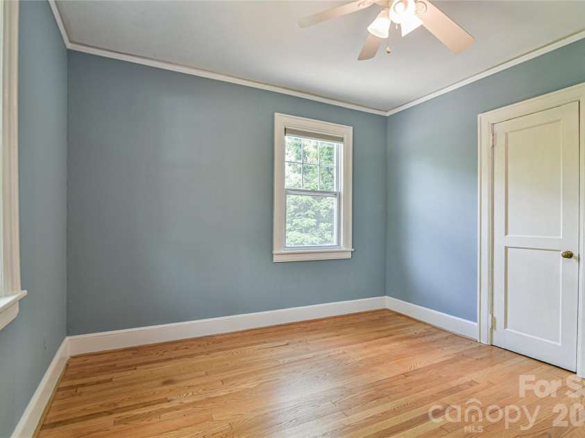 101 Skyland Circle, Asheville, NC 28804.  MLS# CAR4381917, YatesRealty ID 21725. Main Level Bedroom 1