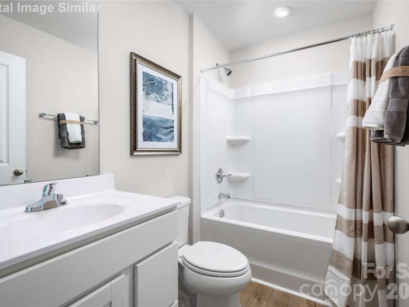 1313 Elm Forest Lane, China Grove, NC 28023.  MLS# CAR4385552, YatesRealty ID 21726. The Shared Guest Bathroom has Bright Finishes and Easy-to-Clean Surfaces. Built to Handle Morning Routines and Splashy Bath Times Alike.