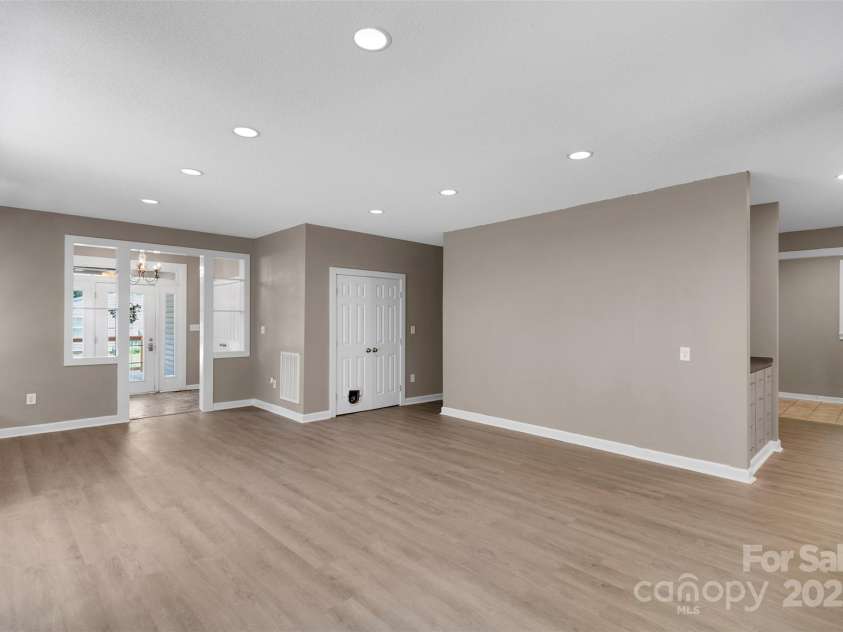 3333 Roberta Road, Concord, NC 28027.  MLS# CAR4325071, YatesRealty ID 21726. Living Room