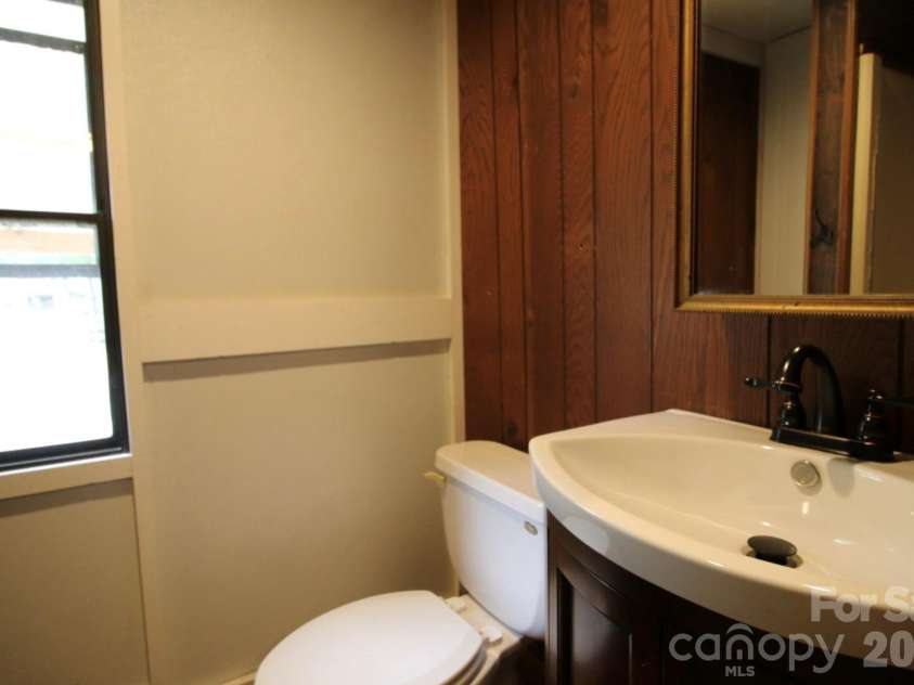 1226 Percy Lane, Rockwell, NC 28138.  MLS# CAR4381945, YatesRealty ID 21727. 3rd Bathroom
